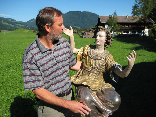 Holzschnitzer- Restaurierung restaurierte Hand - Engel