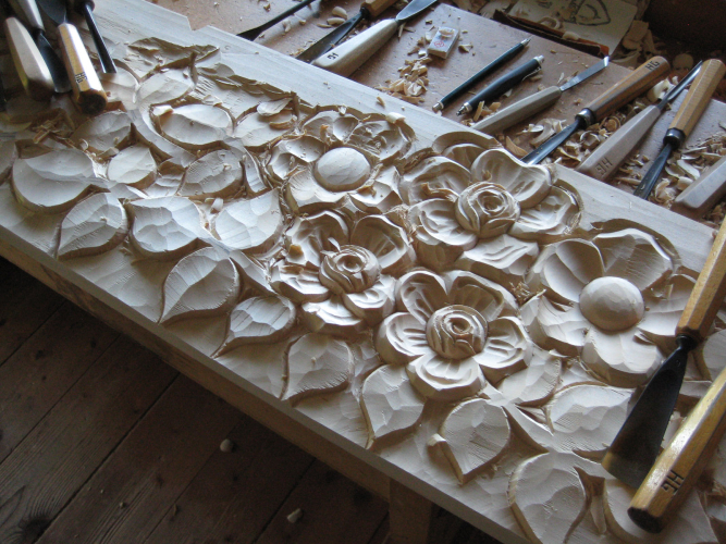 Relief und Ornament-Türgesimse in Arbeit