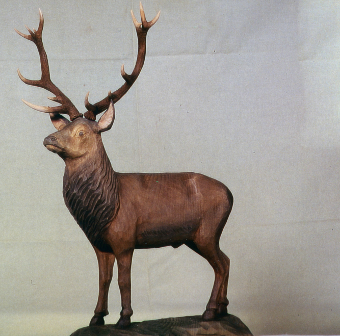 Holzschnitzer-hirsch